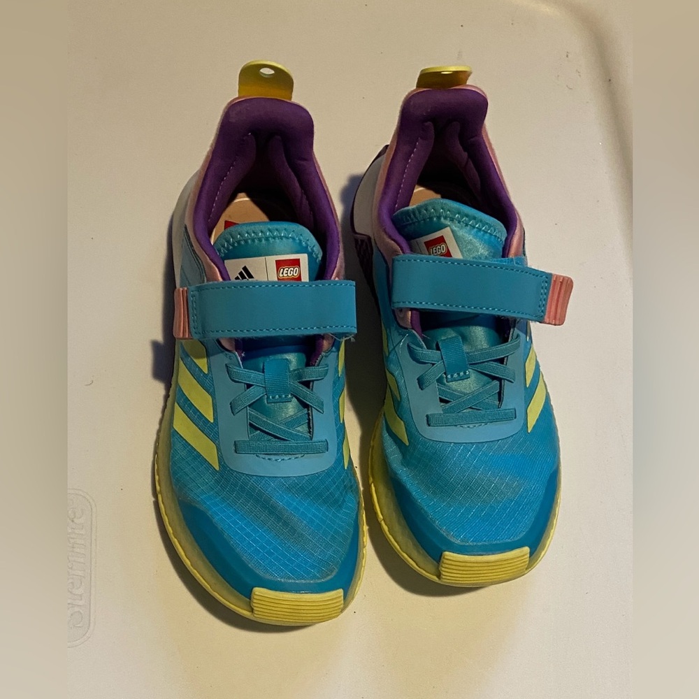 Girls sneakers